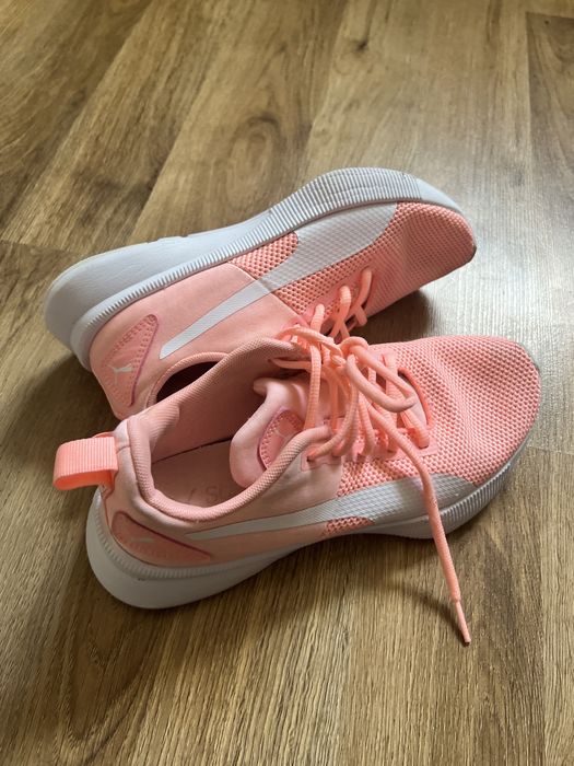 Жіночі кросівки  PUMA FLYER RUNNER