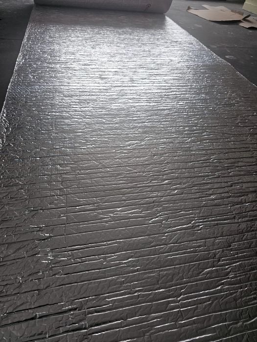 Aluthermo folią termoizolacyjna 800 zł za 9,5 m2.