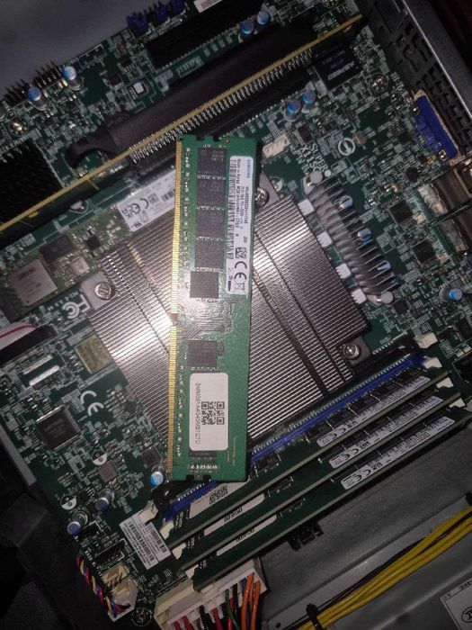 модуль пам’яті Samsung M391A4G43MB1-CTDQ