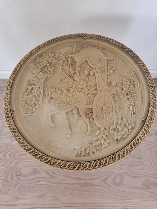 Stolik w stylu orientalnym alabaster