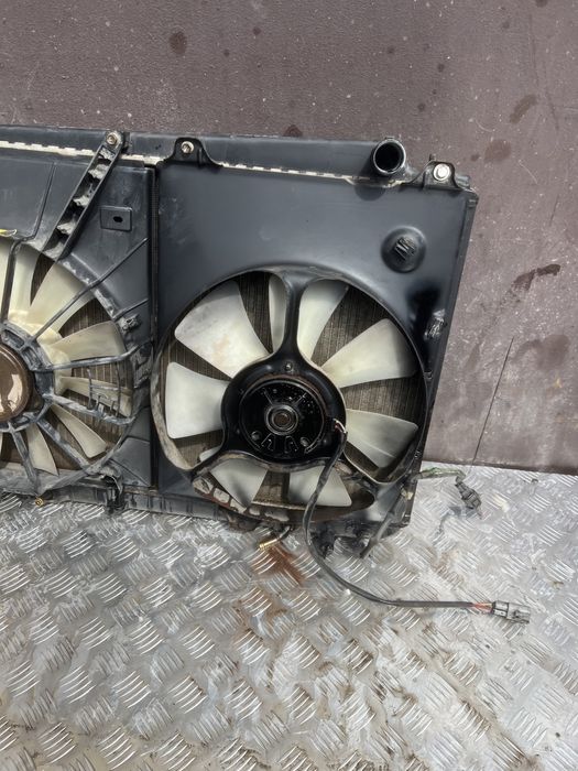 Радиатор кассета диффузор Тойота сиенна toyota sienna 2 год 2002