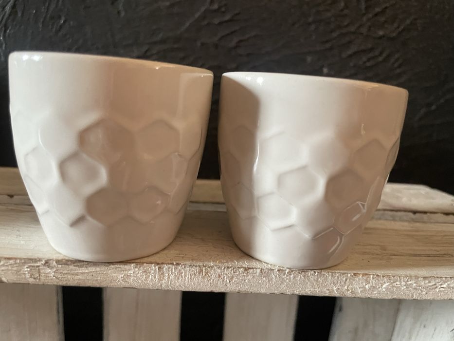 Dwie ceramiczne czarki miseczki osłonki Apis