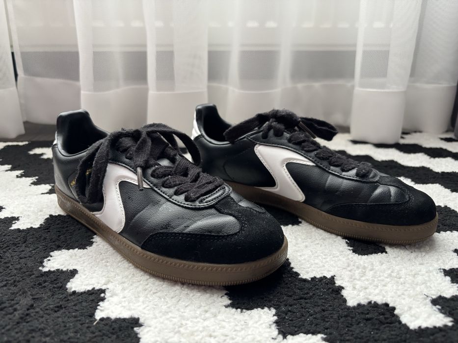 Продам дитячі кросівки Skechers розмір 35