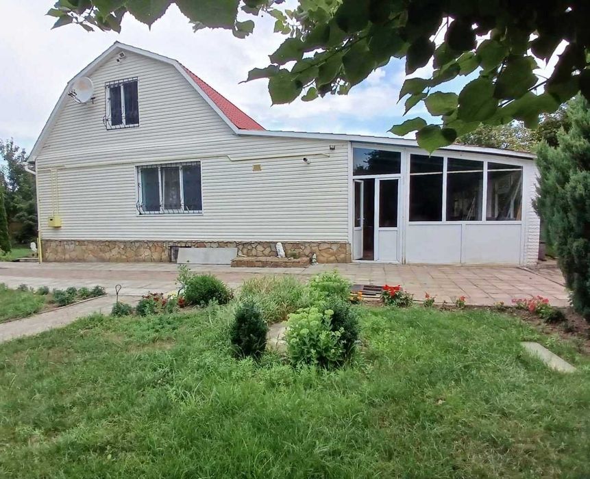 Продам будинок 209 м.кв, з жилим підвалом, грубою та хоз. постройки.