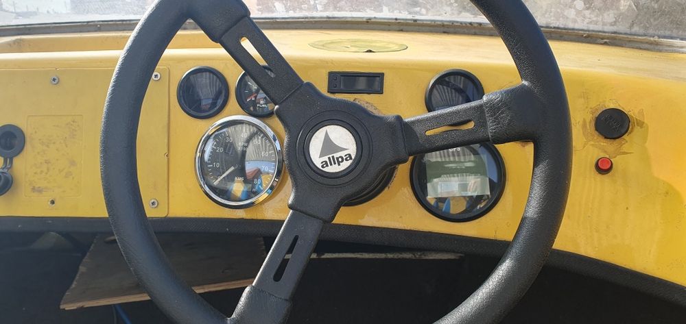 Motorówka  łódka z silnikiem