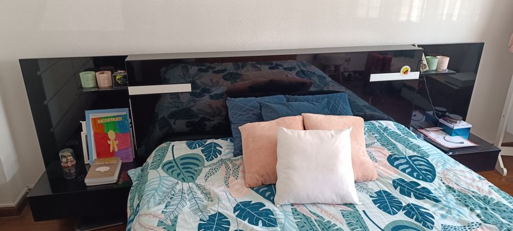 Cama King size lacada