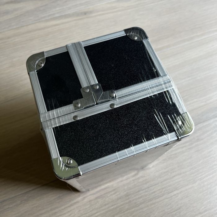 Kosmetyczny kuferek / Beauty Case z zamkiem, aluminiowa konstrukcja, 23 × 15 × 15 cm
