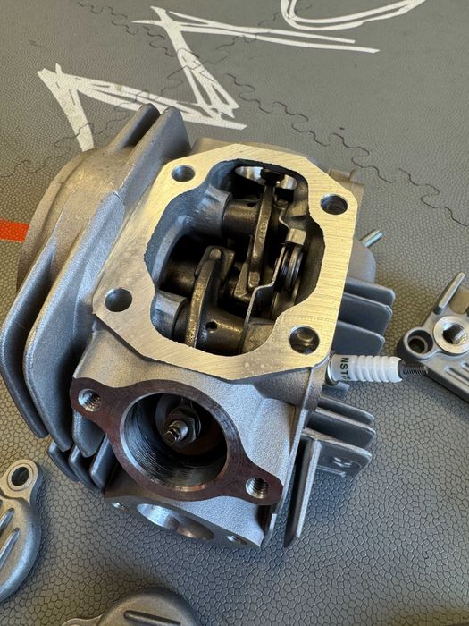 Głowica silnika MRF 140 ccm YXF 140 nowa od 4xmoto.pl