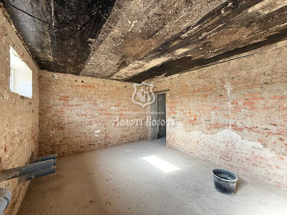 Будинок, 2 поверхи, ділянка — 0,8 га. с. Гавронщина, Макарівський р-н