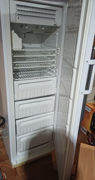 Продам морозильну камеру индезид