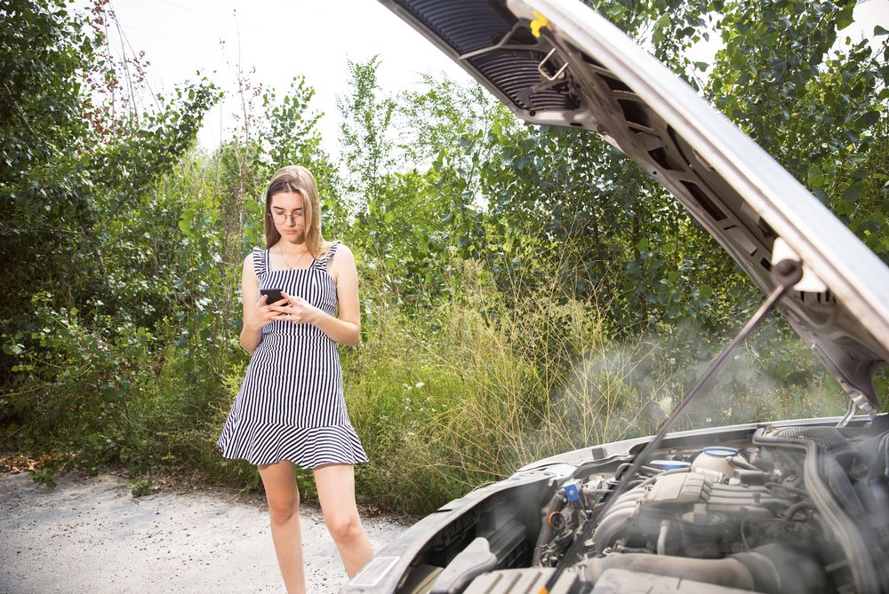 Samochód dymi mocno na biało? To nie musi być uszczelka pod głowicą