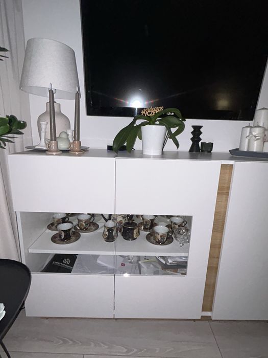 Biała komoda na wysoki połysk