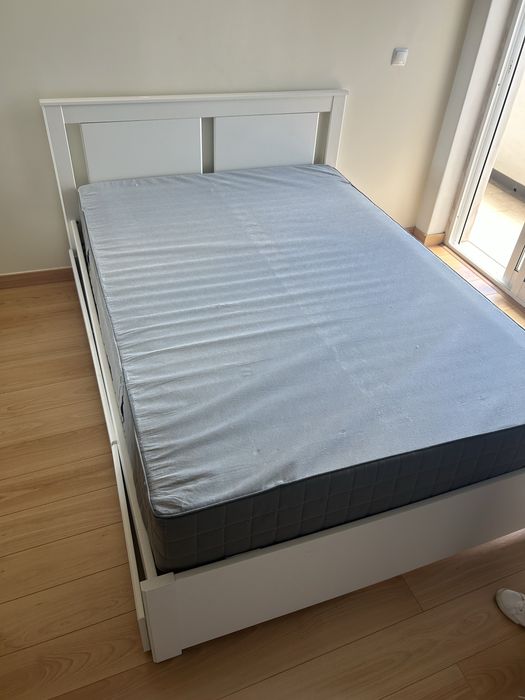 Cama ikea c/ gavetas 1.40m / 2.m