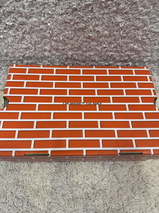 Nike off white 1 mid