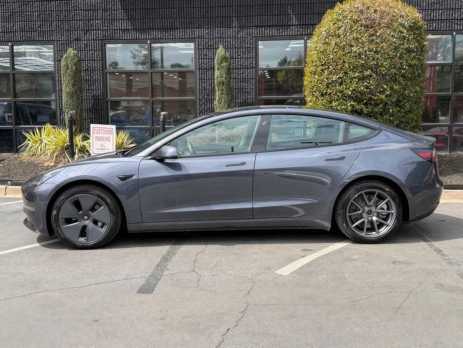 Tesla Model 3 Long Range      2022