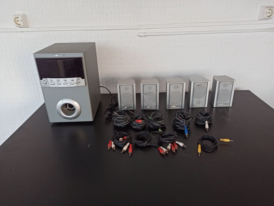 Subwoofer surround 5 colunas Clatronic