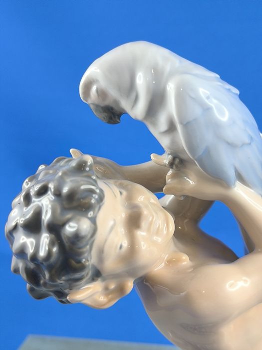Faun z papugą Royal Copenhagen #porcelana #ozdoba #dekoracja