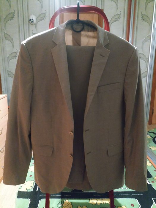 Продам фирменный костюм М 50 стильный свадебный на выпускной нарядный