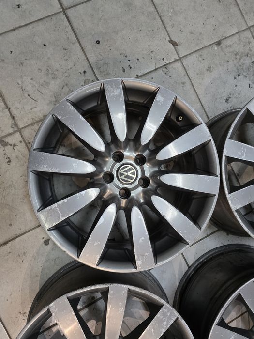 Alufelgi 5x100 8jx 17" vw subaru et 35 felgi alumniowe audi seat skoda