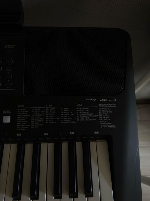 Teclado Yamaha E463