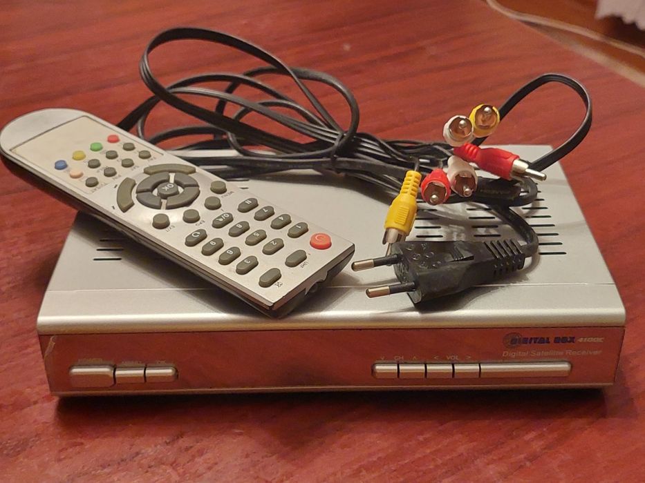 Супутниковий ресивер digital satellite receiver 4100c