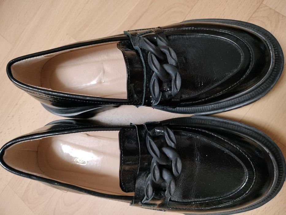Продам туфлі-лофери р.39