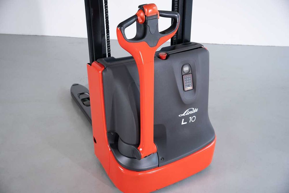 Stacker Elétrico Linde L10 1.000 kg | Usado