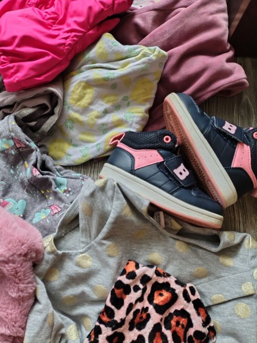 Zestaw ubranek dziecięcych 37 sztuk rozmiar 90 92  sukienki buty