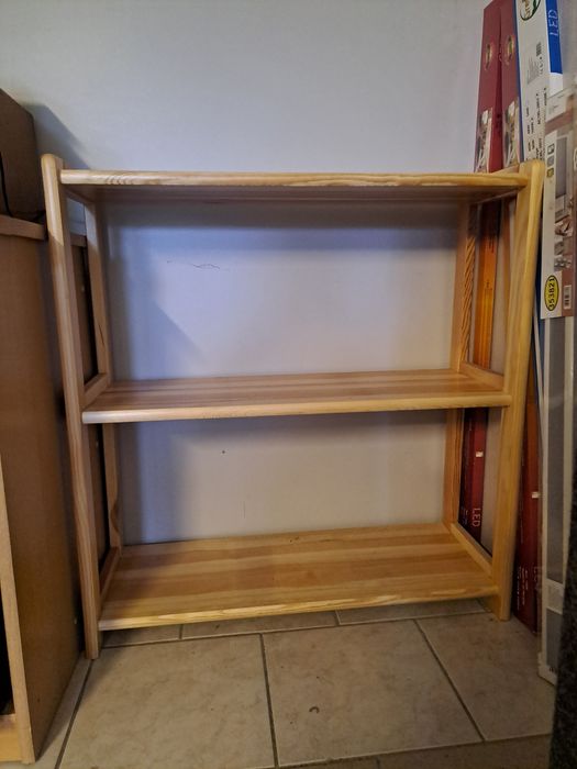 Sprzedam regał drewniany sosnowy. Nowy