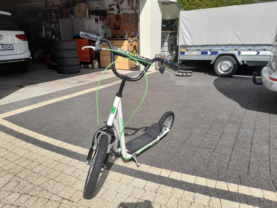 Hulajnoga ENERO Ghost Raider Biało-Zielona