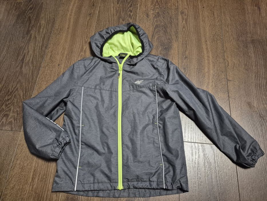 Kurtka wiatrówka 4f 140