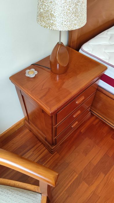Quarto Completo (cama+mesas cabeceira+cómoda)