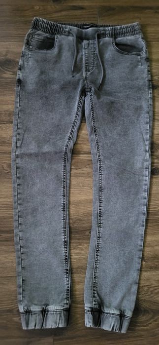 Spodnie jeansowe  jogger firmy House  rozm.30/34