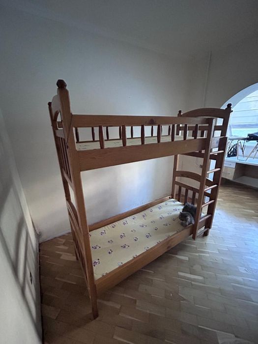 Продається двохярусне дитяче ліжко