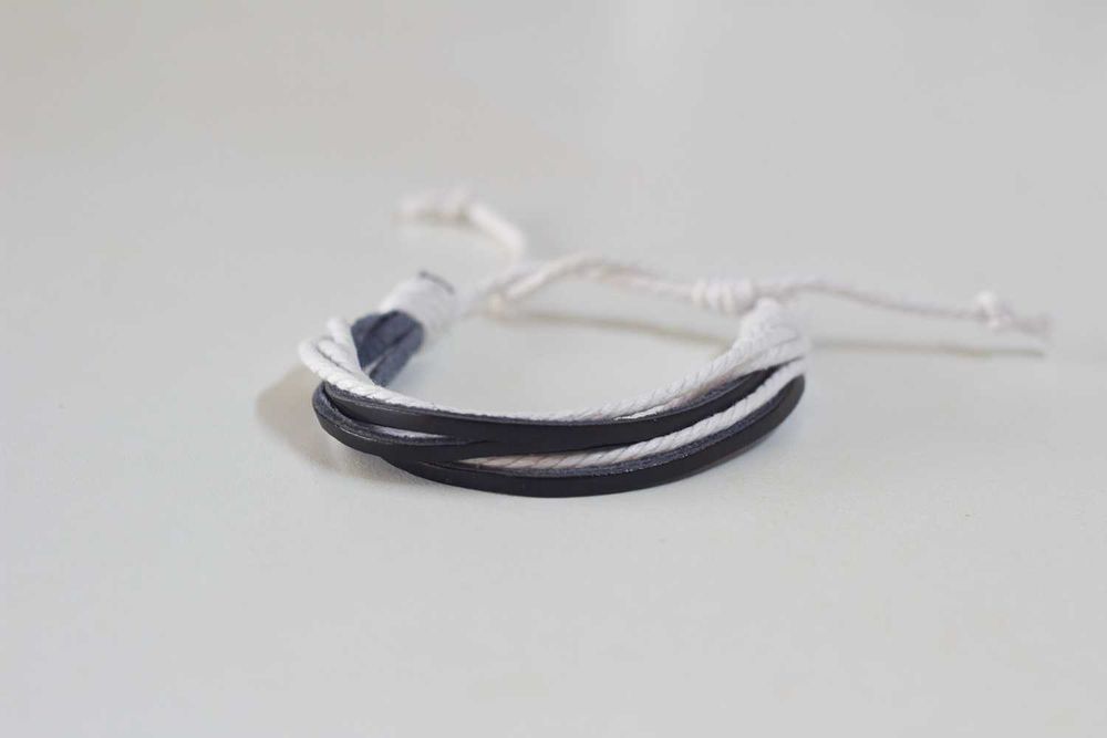 Pulseira de homem elegante com fecho de ajuste