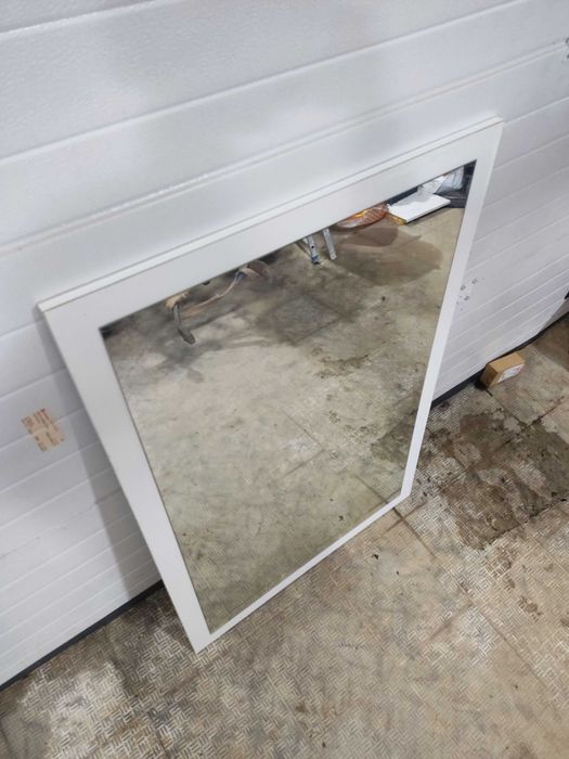 Espelho grande com moldura lisa