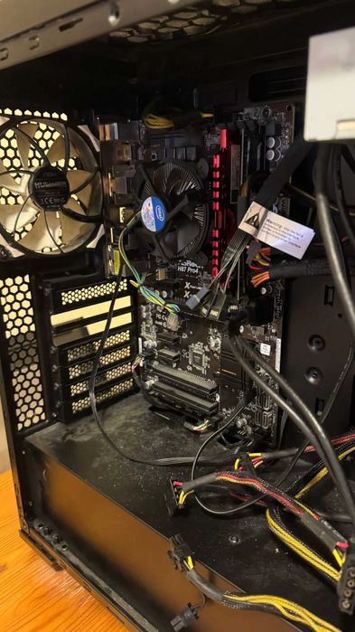 Caixa Computador Nox com peças vintages