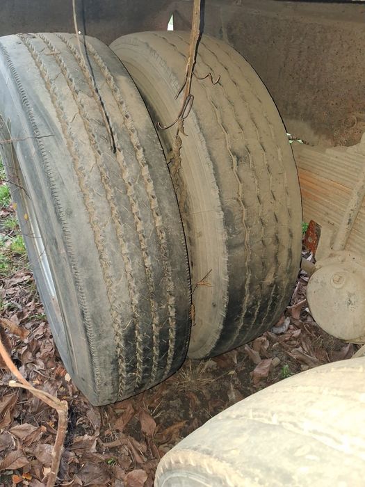 Прицеп на ходу на бескамерных дисках .Девять дисков.Подходят камаз .