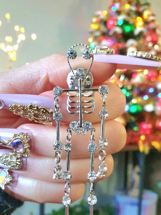 Pregadeira / broche/ alfinete / pin esqueleto articulado prateado