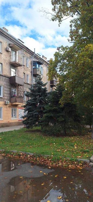 Продаётся двухкомнатная квартира по улице Соборности, ост. Театральная