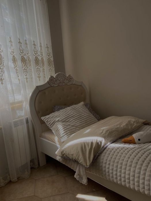 Ліжко з натурального дерева