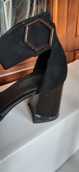 Босоножки замшевие 35р