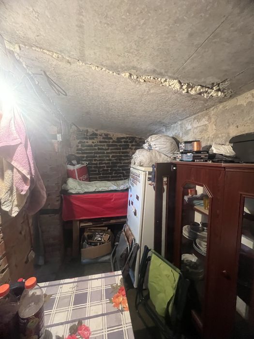 Гараж цегляний з оглядовою ямой, погребом, кімнатою