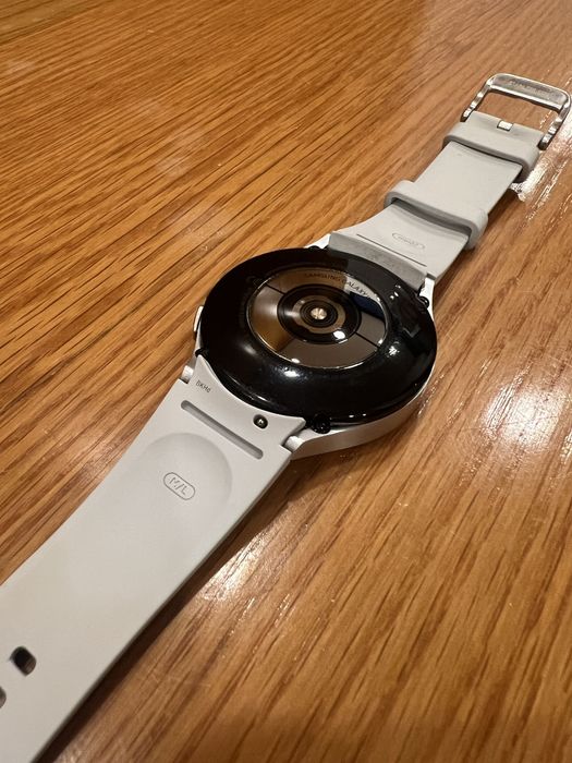 Samsung Galaxy Watch 4 Classic 46mm — Elegante, Potente e Como Novo!