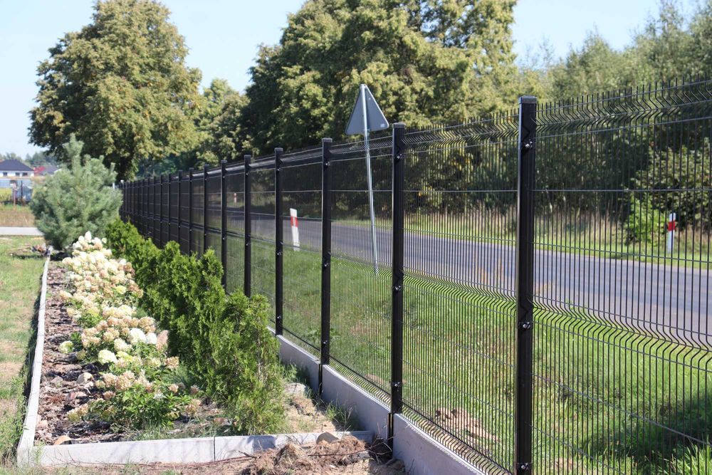 Panel ogrodzeniowy, Ogrodzenie panelowe, Przęsła, Montaż. Producent.