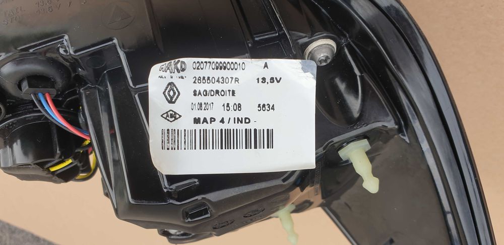 Renault clio IV 4 lift hatchback prawa lampa led tylna w błotnik