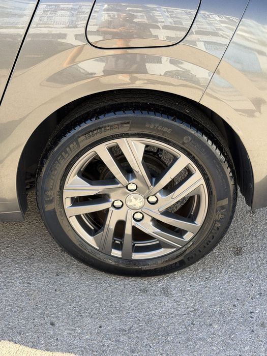 Peugeot 208 - 1.2 Puretech 75