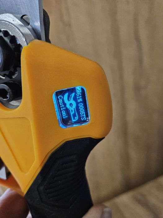 Sekator akumulatorowy do baterii Dewalt