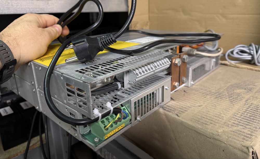 Швидка зарядка для Lifepo 48V, Eltek Flatpack   3,6КВт на три модулі