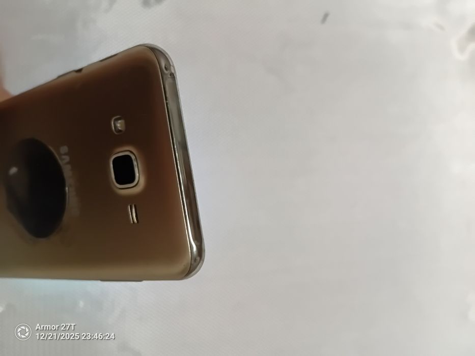 Телефон смартфон Samsung Galaxy J7